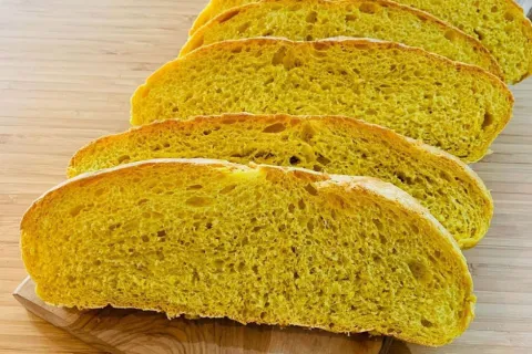 Zerdeçallı Ekmek