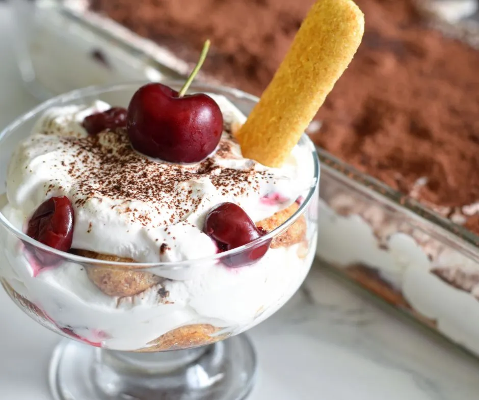 Vişneli Yalancı Tiramisu tarifi