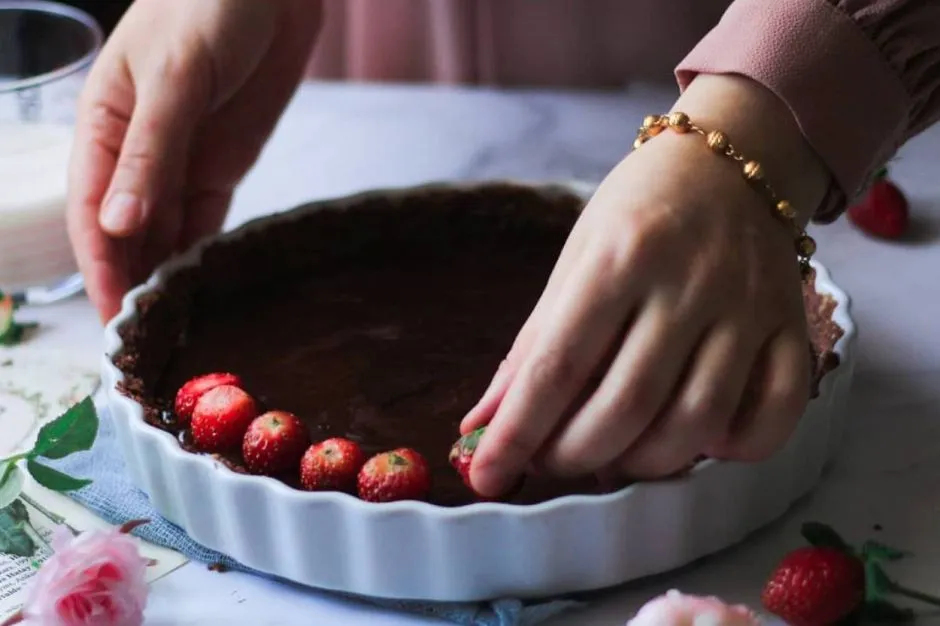 Çikolatalı Pişmeyen Tart tarifi