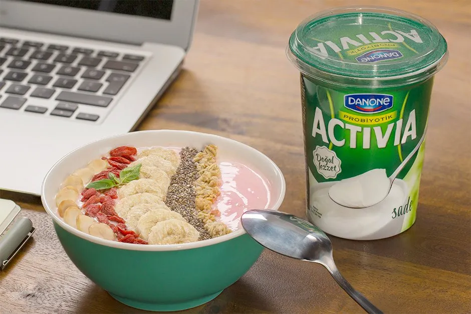 Çilekli & Muzlu Smoothie Bowl tarifi