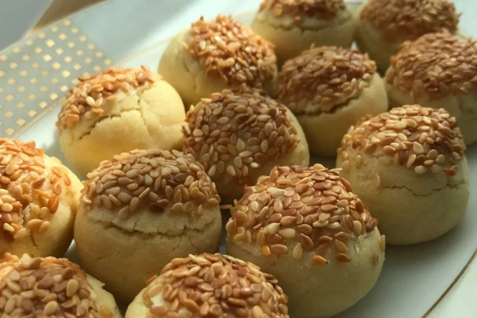 Ağızda Dağılan Lokmalık Tuzlu Kurabiye tarifi