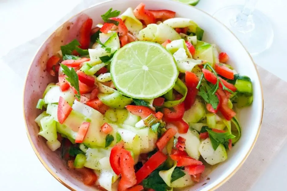 Asitte Pişmiş Kabak Salatası tarifi