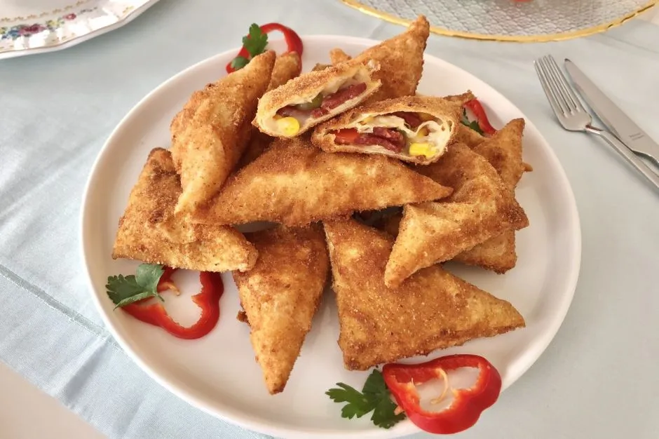 Üçgen Pizza Börek tarifi