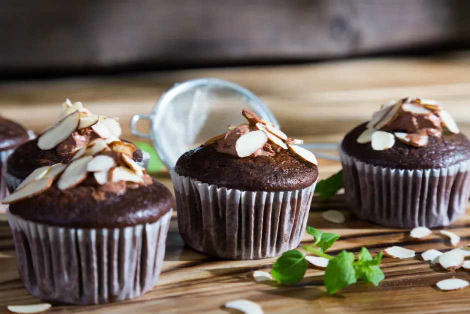Bademli Çikolatalı Cupcake tarifi