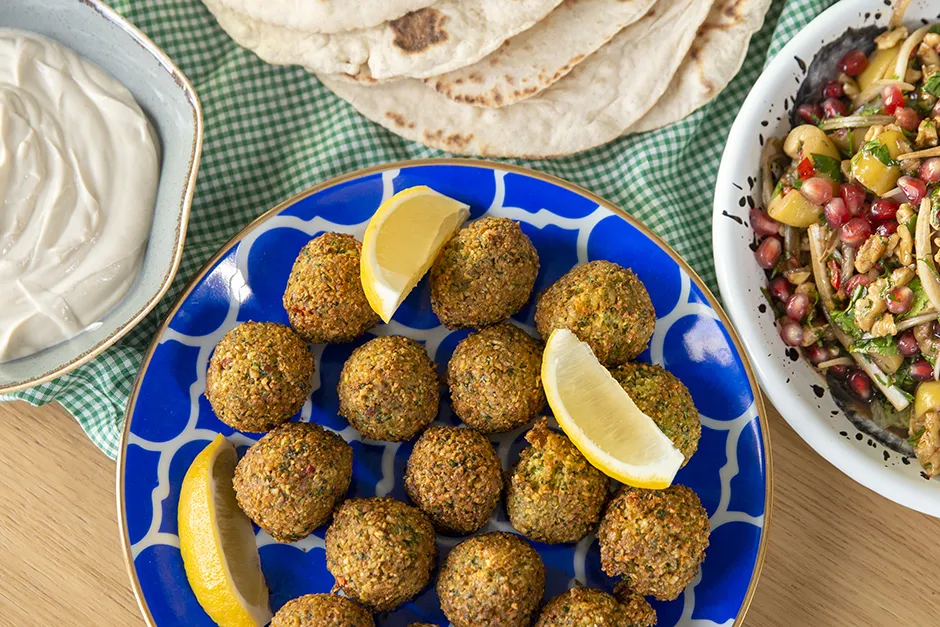 Orijinal Falafel ve Zeytin Salatası tarifi