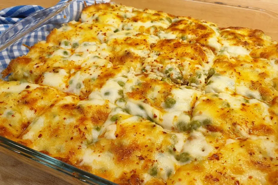 Beşamel Soslu, Kıymalı ve Sebzeli Fırın Yemeği tarifi