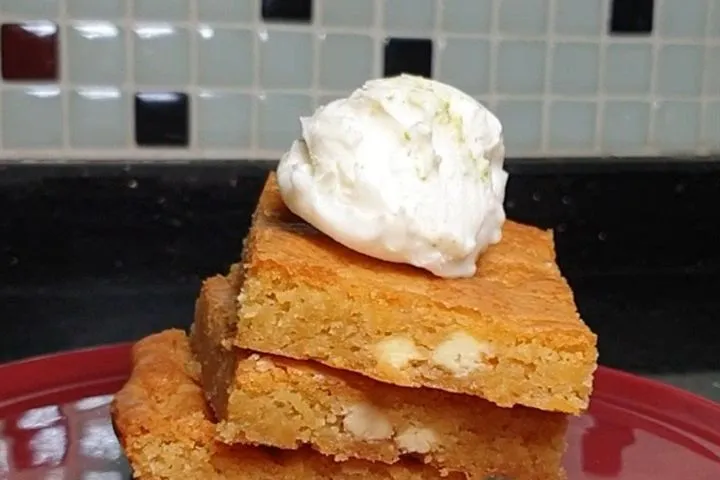 Beyaz Çikolatalı Blondie tarifi