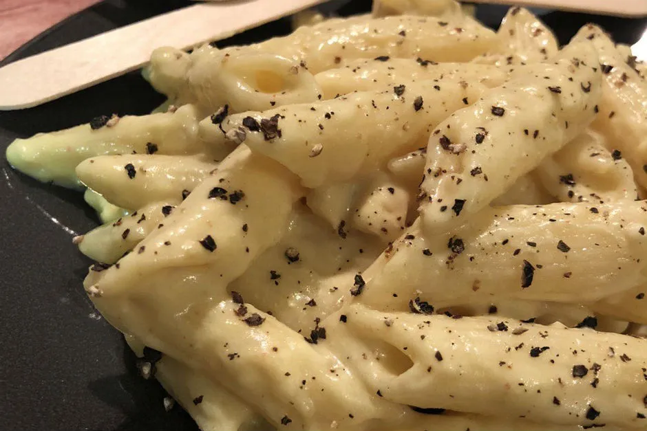 Körili ve Beyaz Soslu Makarna tarifi