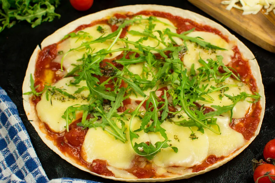Bol Peynirli Lavaş Pizza tarifi