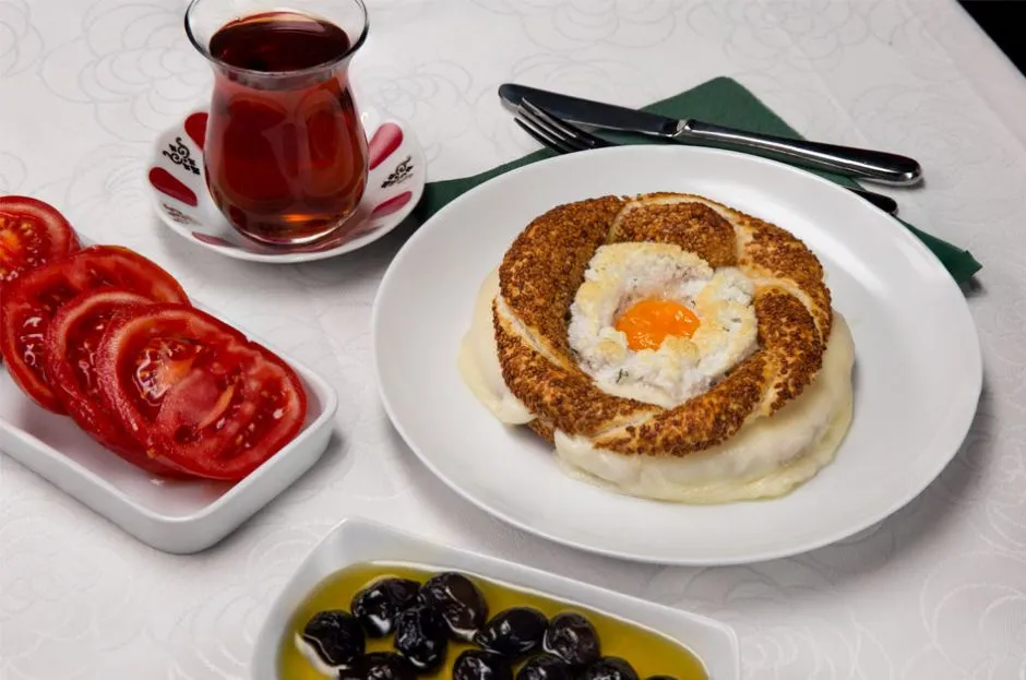 Bulut Yumurta & Kaşarlı Simit tarifi