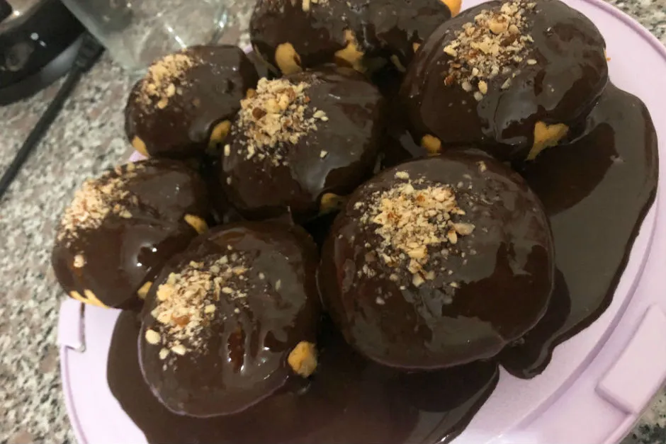 Çikolata Soslu Muffin tarifi