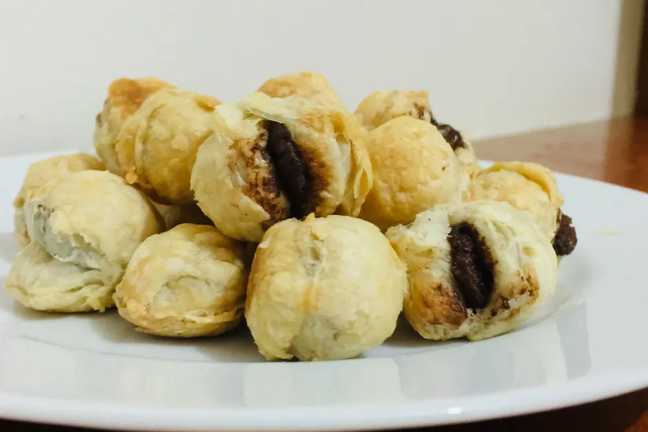 Çikolatalı Milföy Topları tarifi