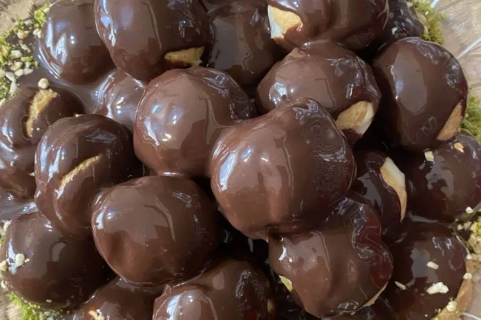 Çikolatalı Profiterol tarifi