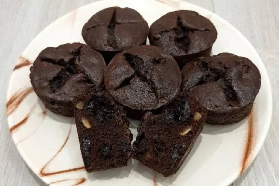 Çikolatalı ve Üzümlü Mini Kek tarifi
