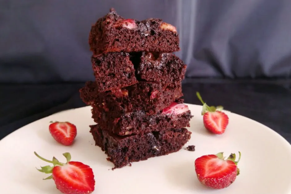 Çilekli Brownie tarifi