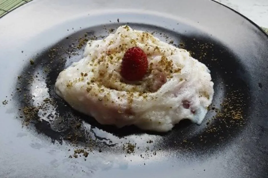 Çilekli Fındıklı Güllaç Sarma tarifi