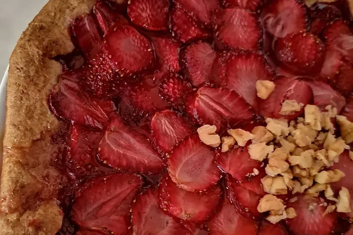 Rafine Şekersiz Çilekli Galette tarifi