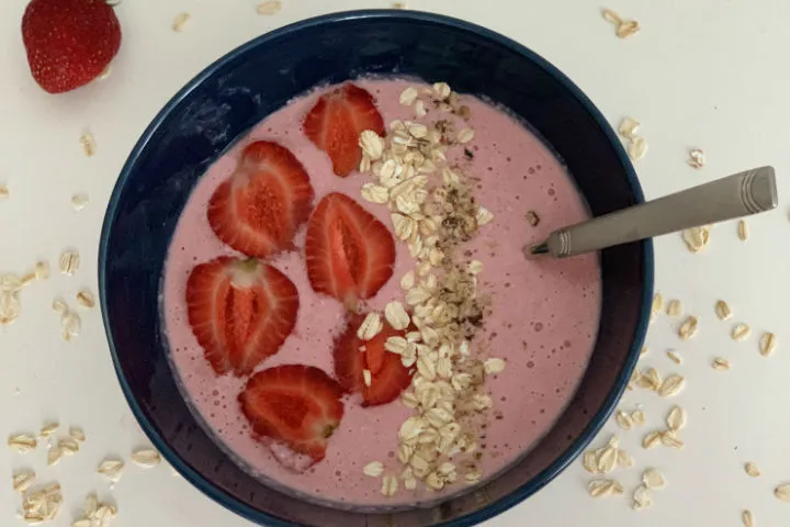 Çilekli Smoothie Bowl tarifi