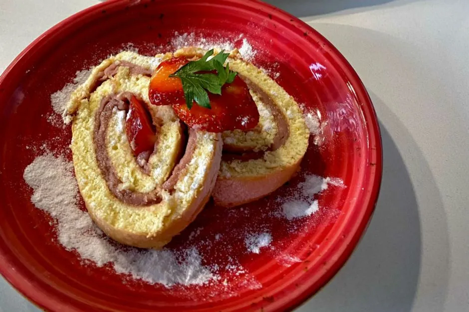 Çilekli Swiss Roll tarifi