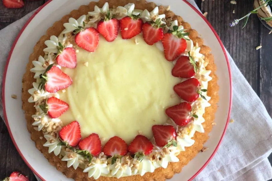 Çilekli Tart Kek tarifi