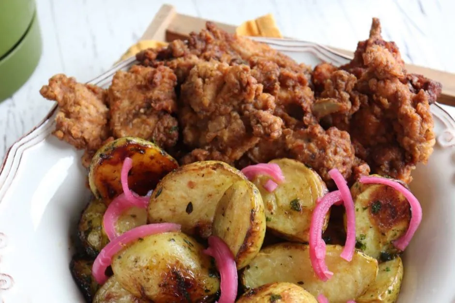 Çıtır Tavuklu Patates Salatası tarifi