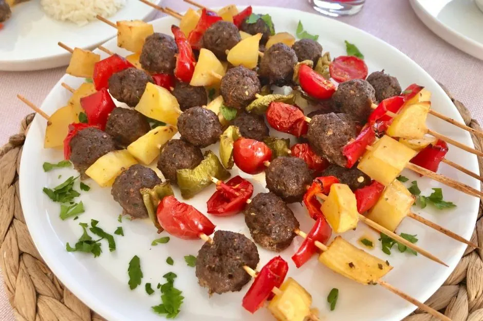 Çöp Şişte Sebzeli Köfte Dizme tarifi