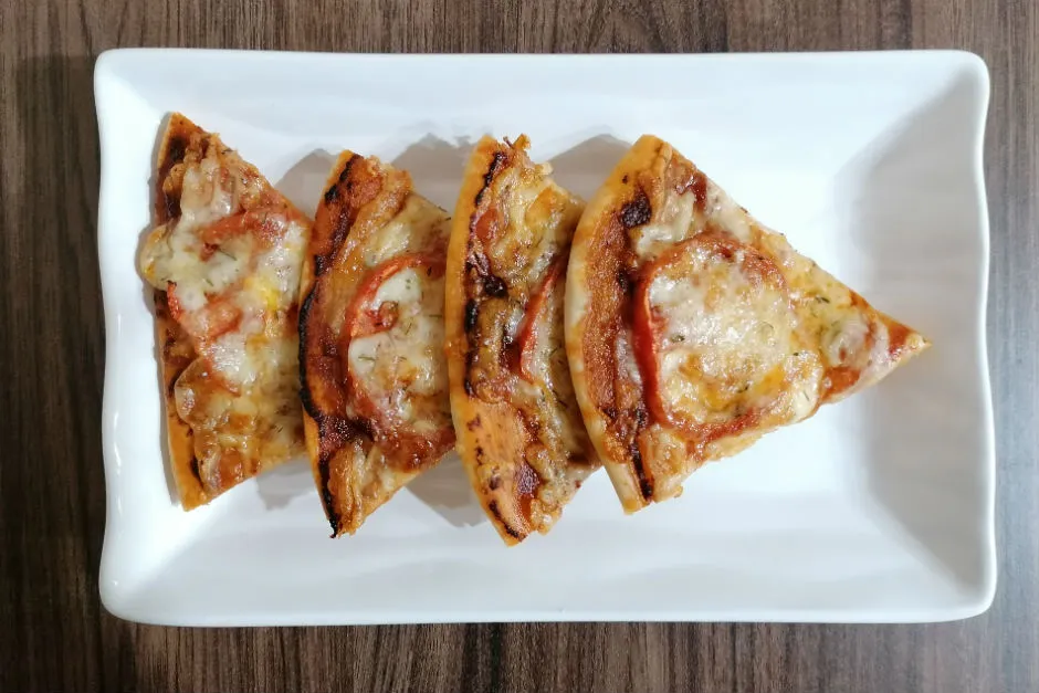 Dağ Kekikli Margarita Pizza tarifi