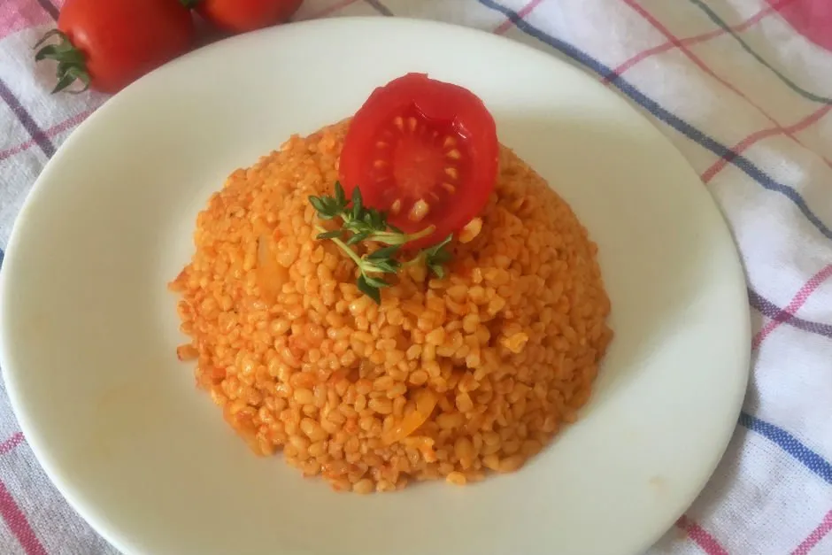 Domatesli Bulgur Pilavı tarifi