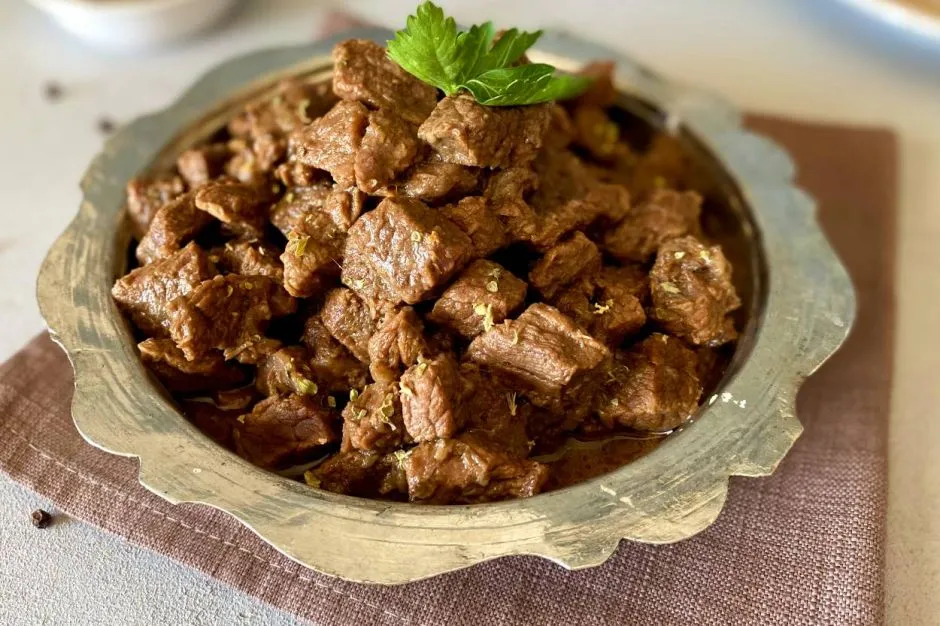 Düdüklüde Yumuşacık Et Kavurma tarifi