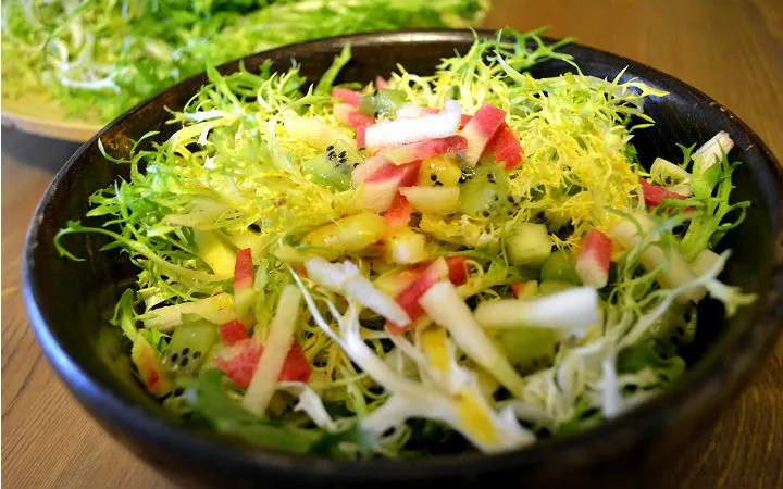 Hardal Soslu Endivyen Salata tarifi