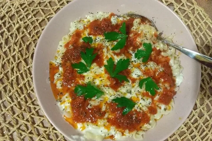 Fesleğenli Yoğurtlu Makarna tarifi