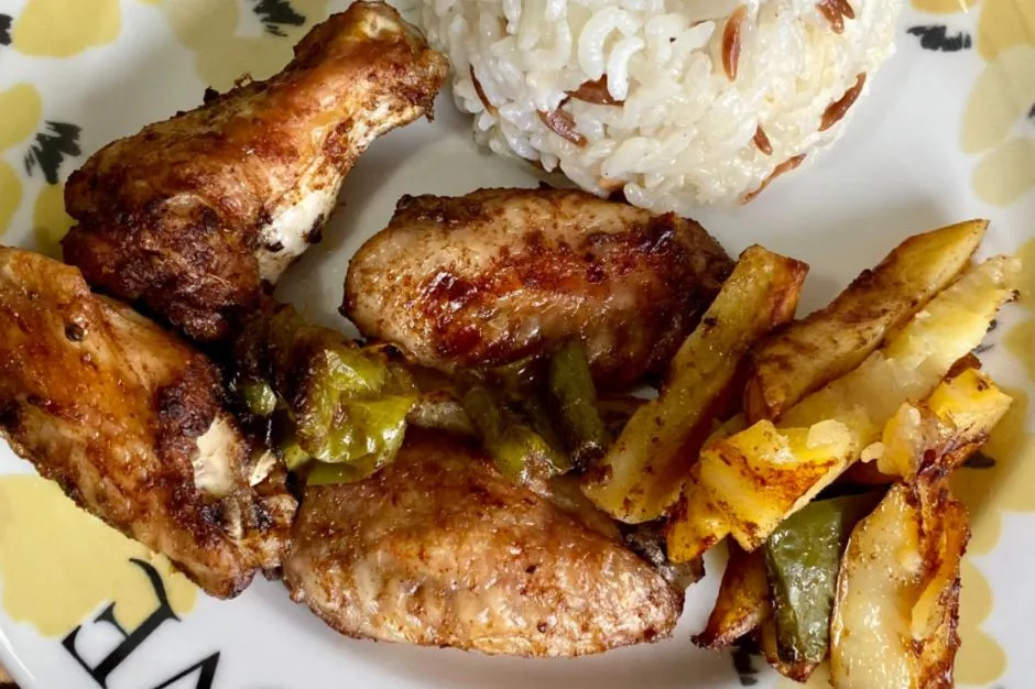 Fırında Soslu Kanat ve Patates tarifi