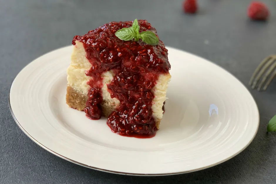 Frambuaz Soslu Cheesecake tarifi