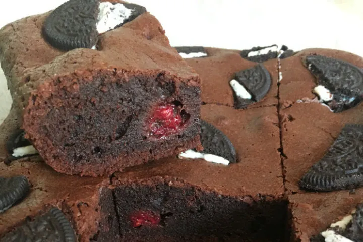 Frambuazlı Çikolatalı Brownie tarifi