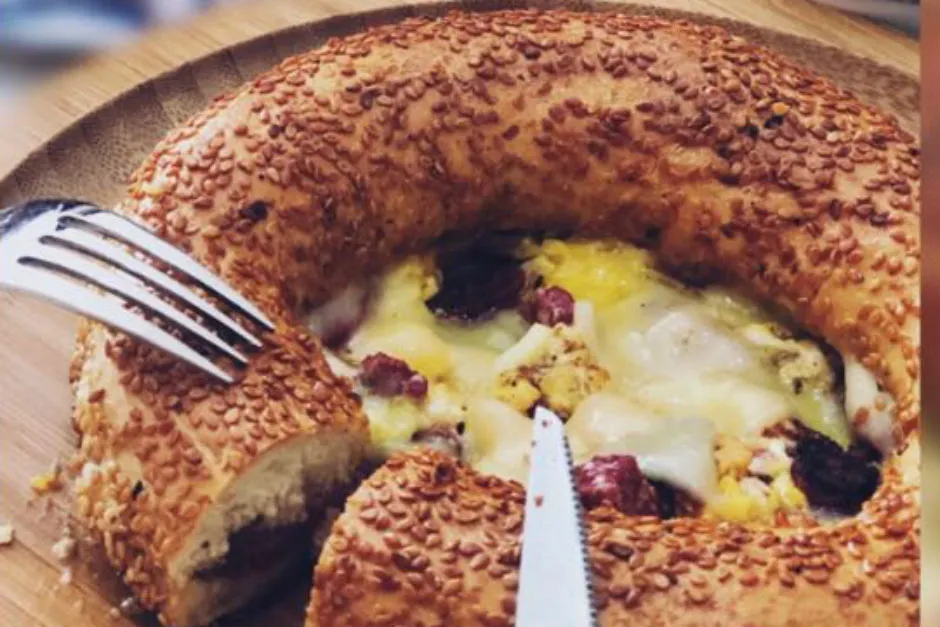 İzmir Gevrekli Sucuklu Yumurta tarifi