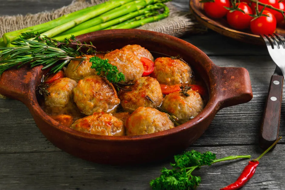 Güveçte Köfte tarifi