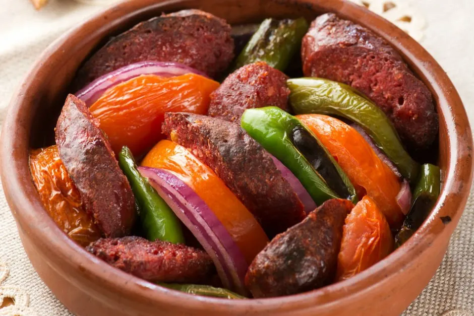 Güveçte Sucuk tarifi