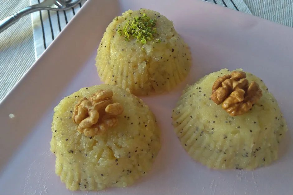 Haşhaşlı İrmik Helvası tarifi