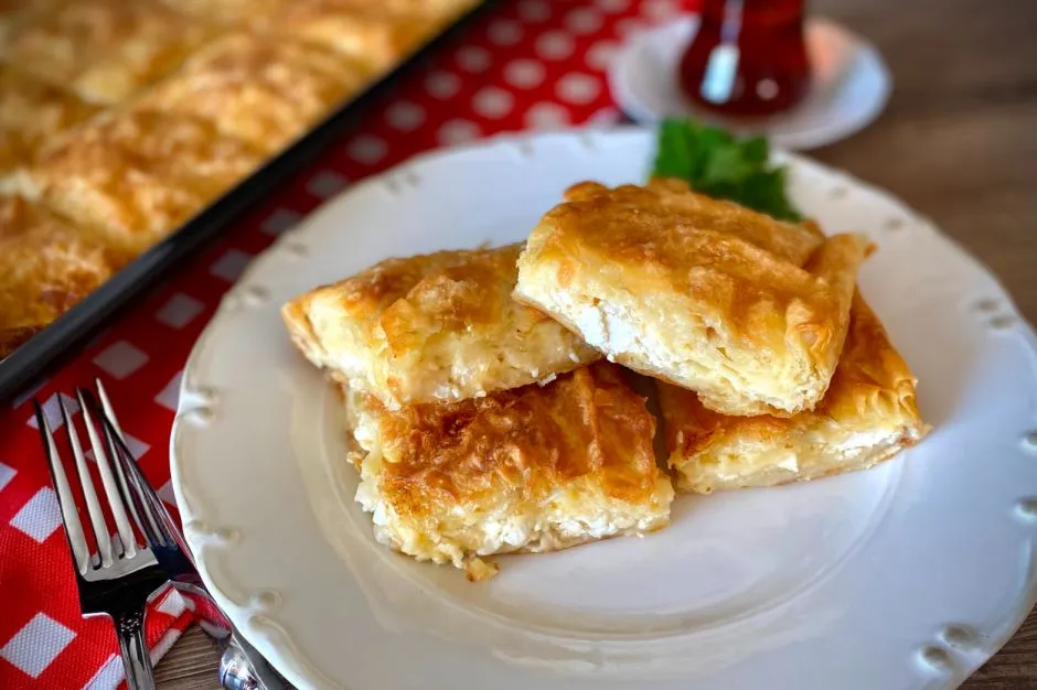 Hazır Yufkadan Kolay Börek tarifi