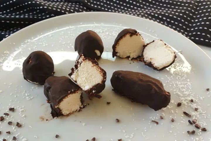 Hindistan Cevizi Dolgulu Fit Çikolata tarifi