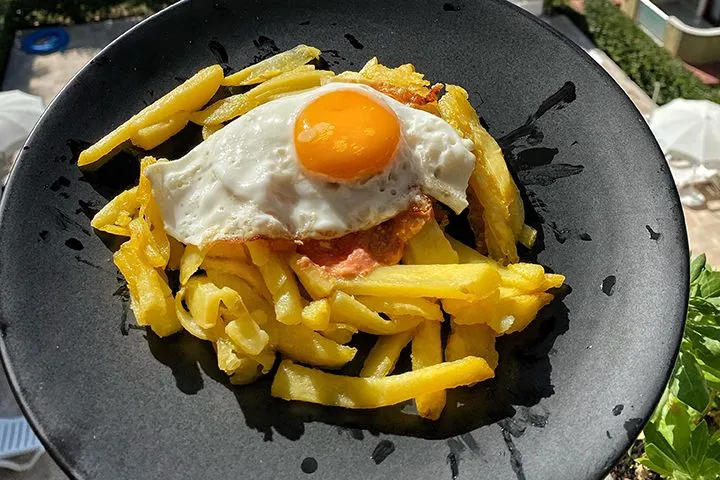 Huevos Cabreados tarifi