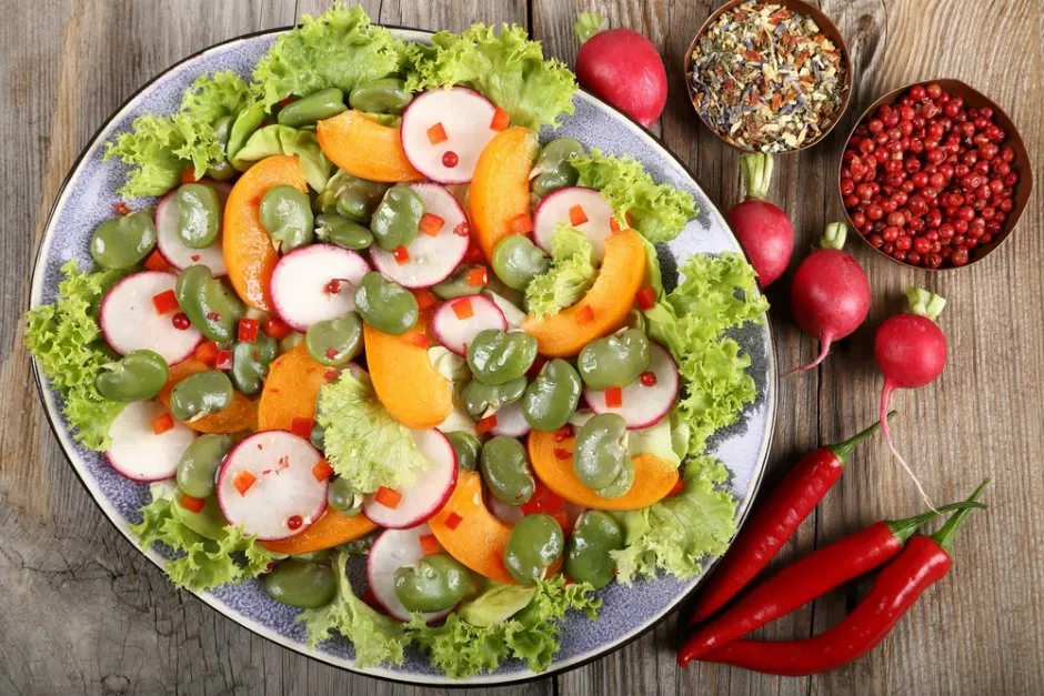 İç Baklalı Yaz Salatası tarifi