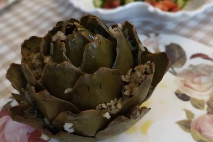 İç Pilavlı Yaprak Enginar Dolması tarifi
