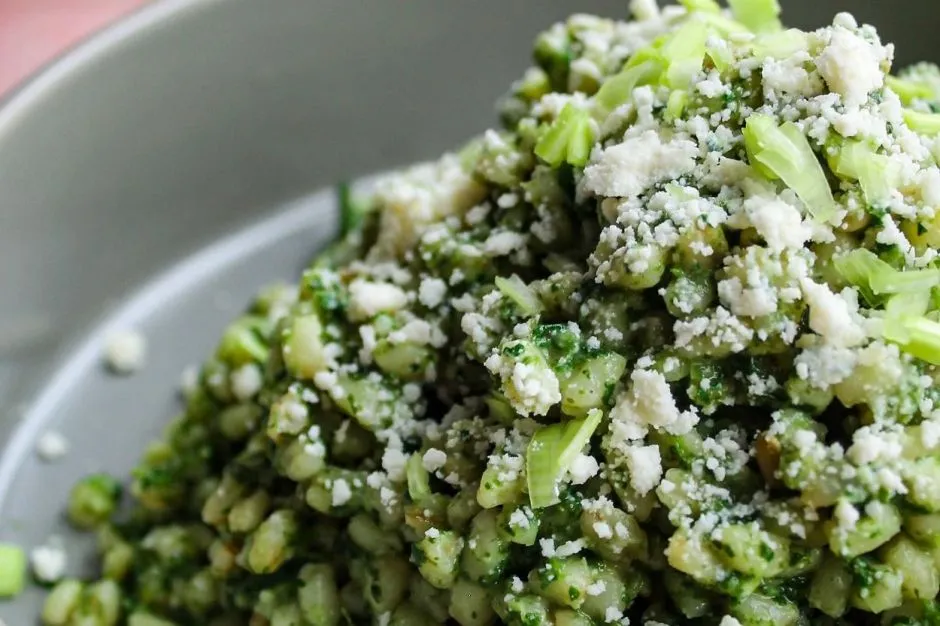Ispanaklı Tulum Peynirli Buğday Salatası tarifi