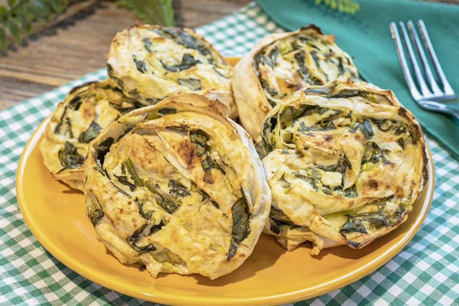 Ispanaklı Peynirli Rulo Börek tarifi