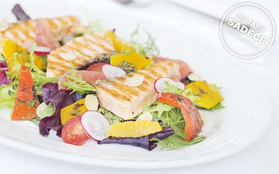 Izgara Somon Salatası tarifi