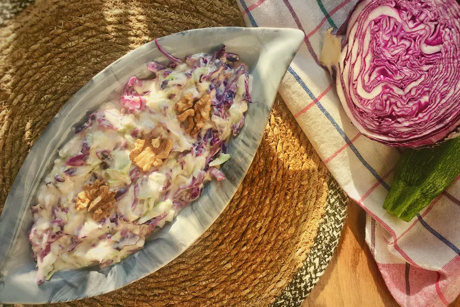 Kabaklı Yoğurtlu Mor Lahana Mezesi tarifi