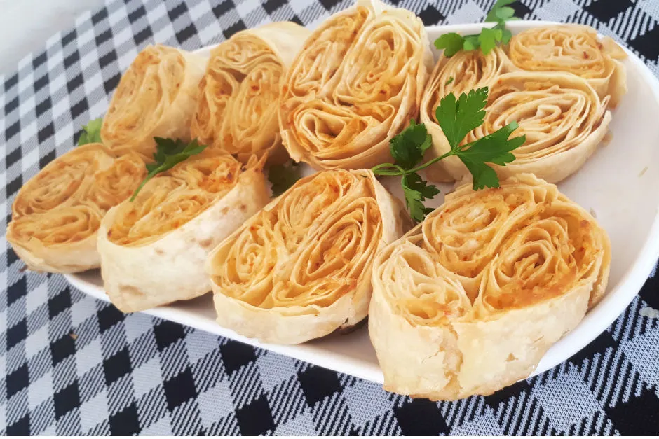 Kahvaltılık Patatesli Üçlü Rulo Börek tarifi