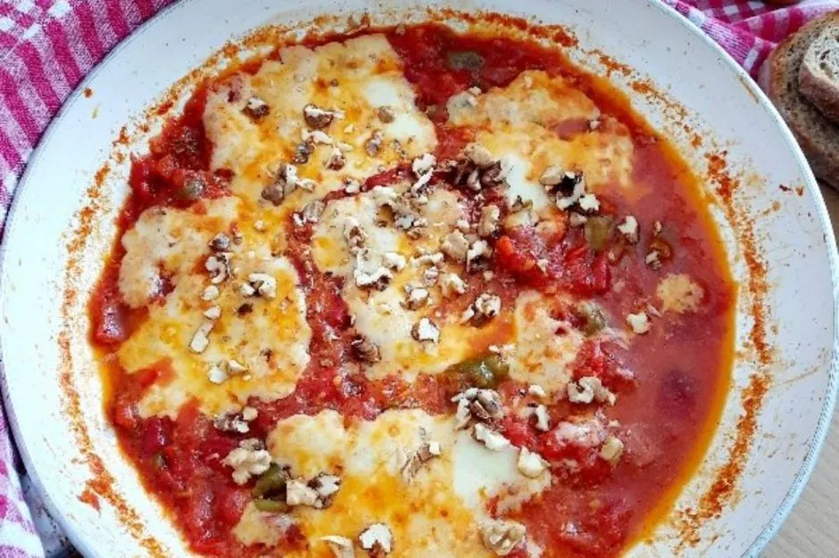 Kahvaltılık Kaşarlı Biberli Domates tarifi