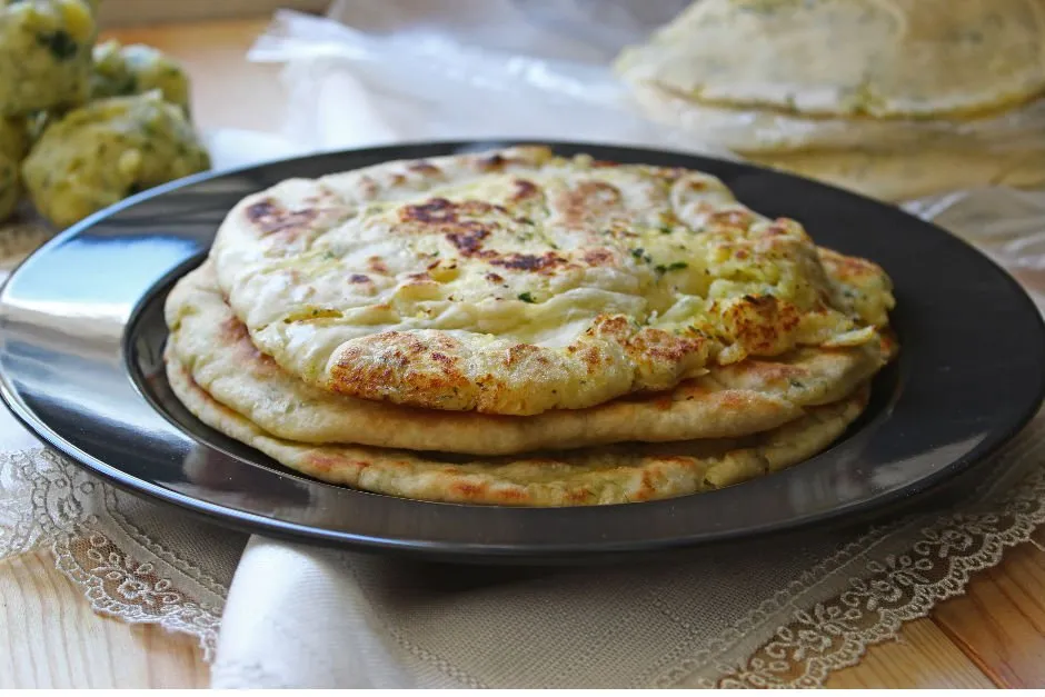 Kahvaltılık Patatesli Bazlama tarifi